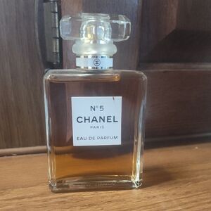 CHANEL N°5 Eau de - Elegant Amber Hue